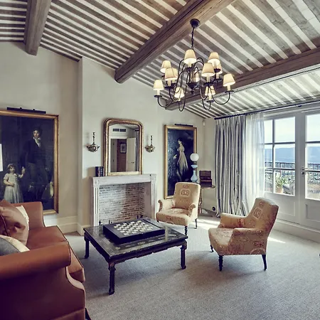 Airelles Gordes, La Bastide Hotel 5*