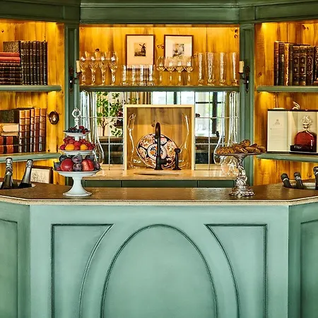 Airelles Gordes, La Bastide Отель Горд